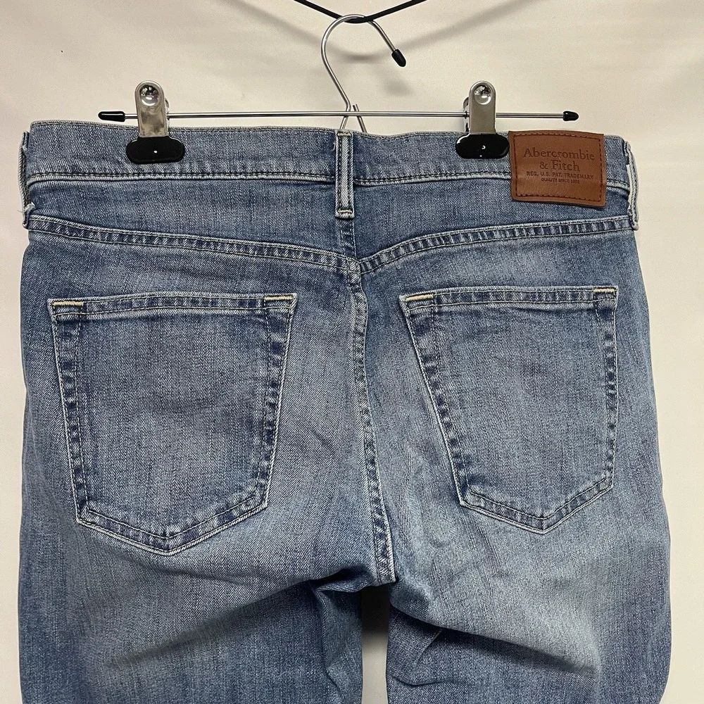 Abercrombie & Fitch Men's Medium Wash Blue Jeans 30W 32L Kennan Straight